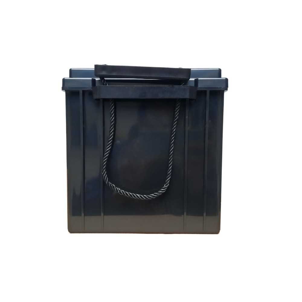 300 Ah lithium battery with app (equivalent to a 600 Ah AGM battery)