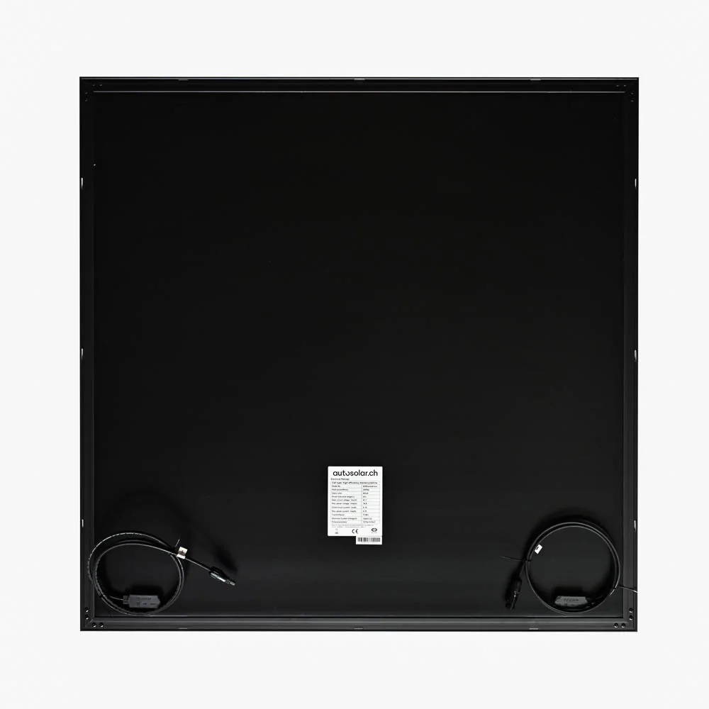 Panneau solaire AutoSolar 200 watts aspect bois avec motif soleil (en haut à droite)