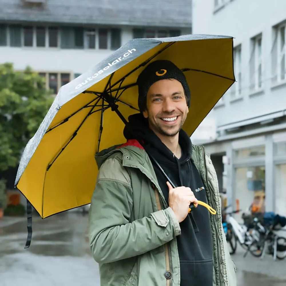 Parapluie noir et jaune d'AutoSolar