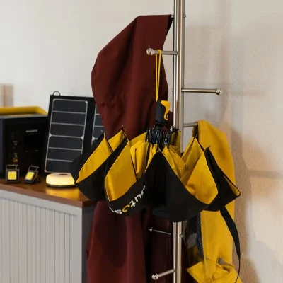 Parapluie noir et jaune d'AutoSolar