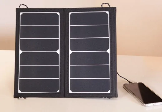 Das 14 Watt Solarpanel «Köfferchen»: Die klein-zusammenfaltbare Energiequelle